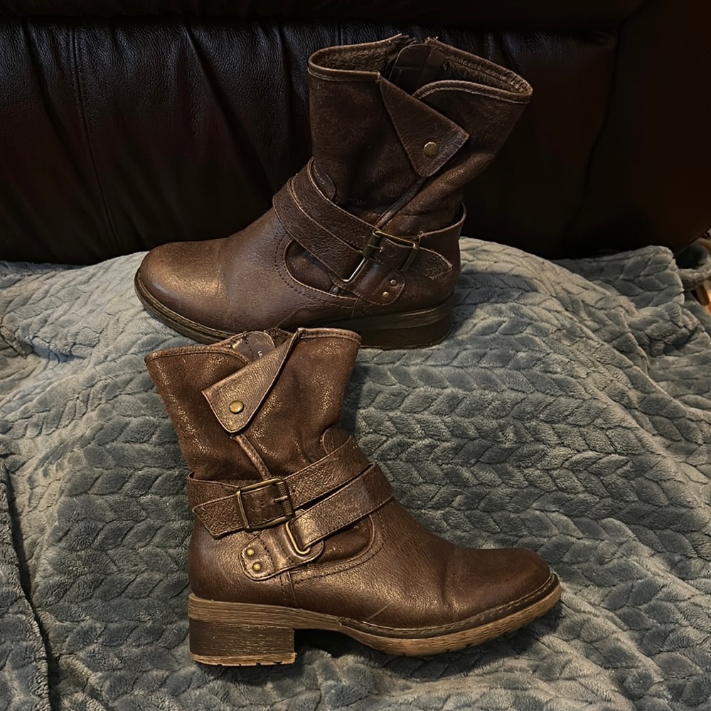 Brown faux fur lined boots